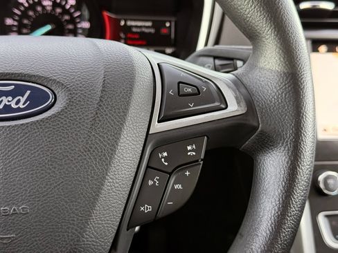 Used 2019 Ford Fusion SE FWD image 25