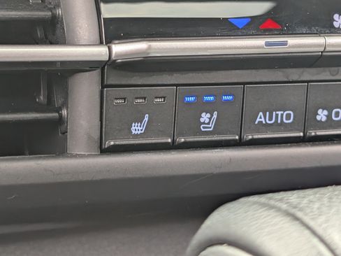 Used 2023 Toyota Sienna XSE AWD/4WD image 37