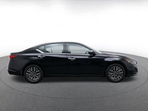 Used 2025 Nissan Altima 2.5 SV FWD image 10