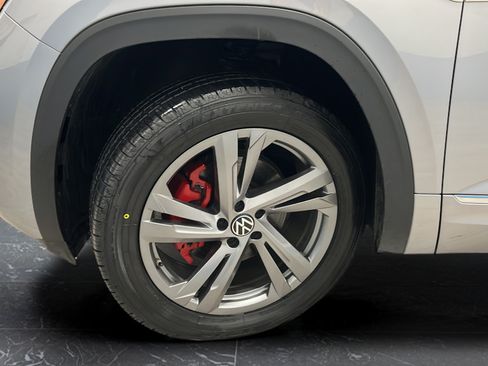 Used 2024 Volkswagen Atlas Cross Sport SEL R-Line AWD/4WD image 37