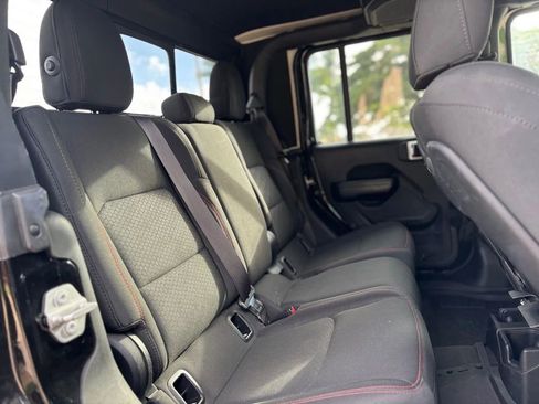 Used 2021 Jeep Gladiator Rubicon image 12