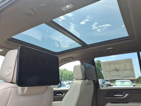 New 2026 GMC Yukon Denali w/ Advanced Technology Package AWD/4WD image 17