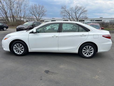 Used 2016 Toyota Camry LE FWD image 2