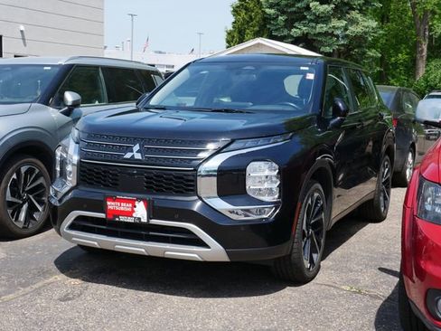 Used 2024 Mitsubishi Outlander SE AWD/4WD image 3