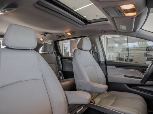Used 2024 Honda Odyssey EX-L image 31
