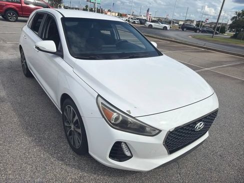 Used 2018 Hyundai Elantra GT w/ Style Package 02 FWD image 2