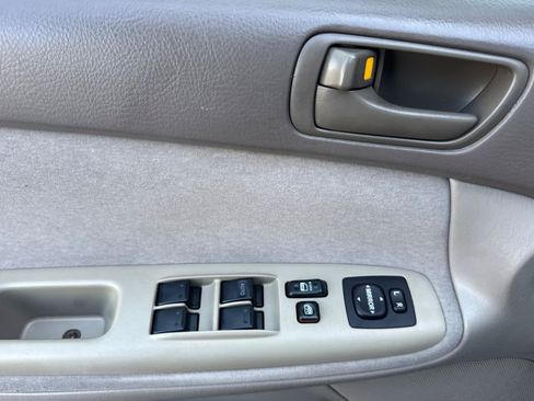 Used 2003 Toyota Camry LE FWD image 12