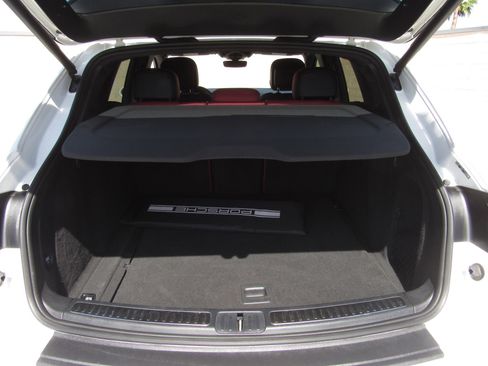 Used 2020 Porsche Macan Base image 13