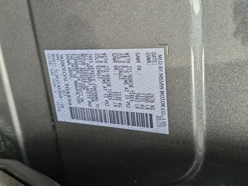 Used 2025 Nissan Pathfinder SL AWD/4WD image 32