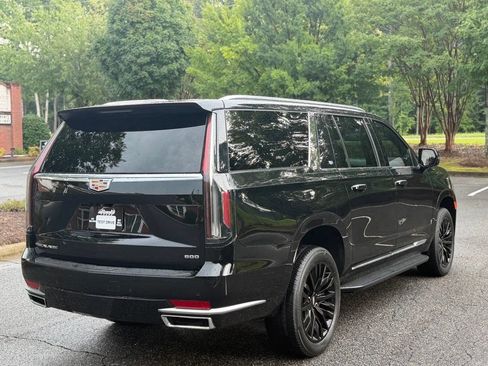 Used 2024 Cadillac Escalade ESV Luxury RWD image 5