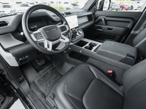 Used 2025 Land Rover Defender 110 S image 14
