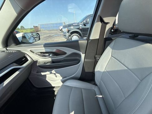 Used 2022 GMC Terrain SLT w/ Tech Package FWD image 15
