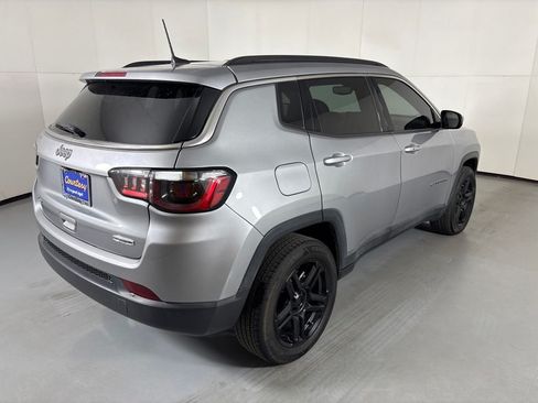 Used 2024 Jeep Compass Latitude AWD/4WD image 8