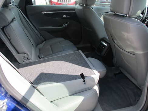 Used 2014 Chevrolet Impala LT w/ Convenience Package image 13