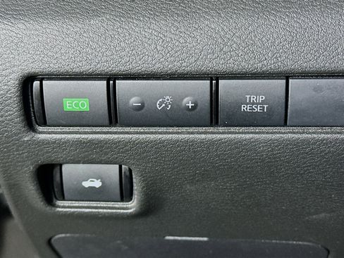 Used 2025 Nissan Sentra SV image 16