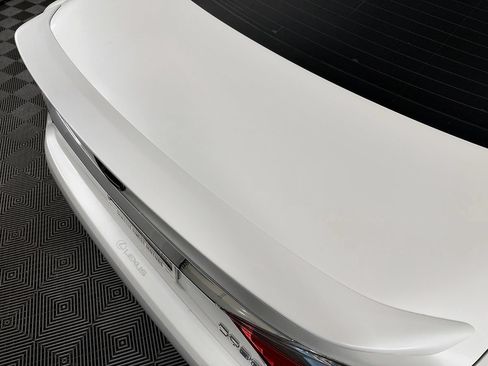 Used 2014 Lexus ES 300h w/ Luxury Package w/Bamboo Trim FWD image 11