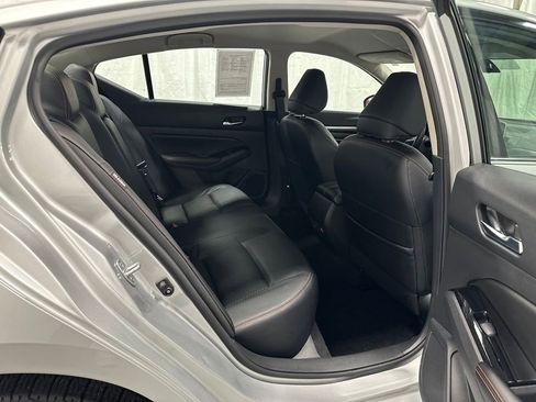 Used 2023 Nissan Altima 2.5 SR FWD image 49