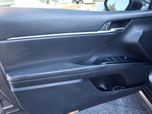 Used 2019 Toyota Camry SE w/ Carpet Mat Package image 46