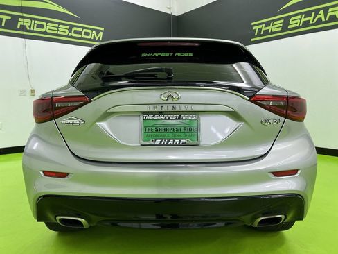 Used 2017 INFINITI QX30 FWD image 8