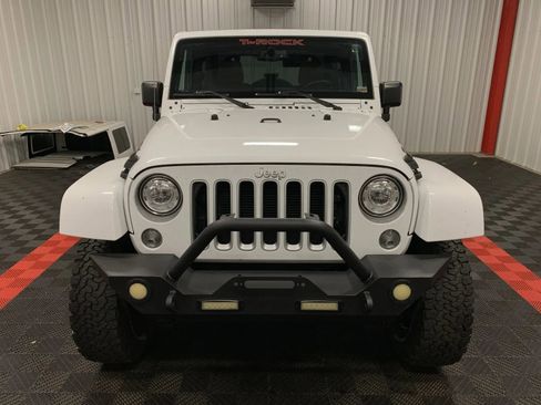 Used 2017 Jeep Wrangler Sahara w/ Connectivity Group image 11