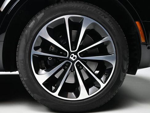 Used 2019 Bentley Bentayga image 43