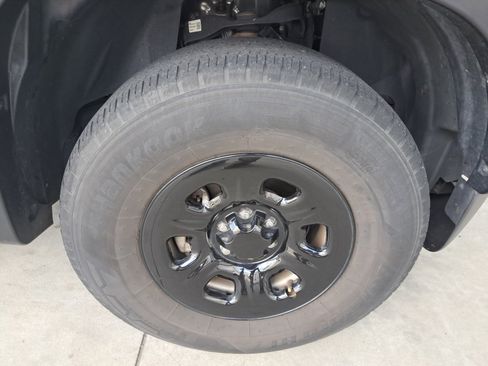 Used 2022 Nissan Frontier S w/ Technology Package AWD/4WD image 19
