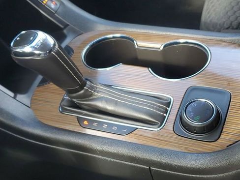 Used 2018 GMC Acadia SLE image 22