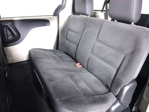 Used 2018 Dodge Grand Caravan SE FWD image 31