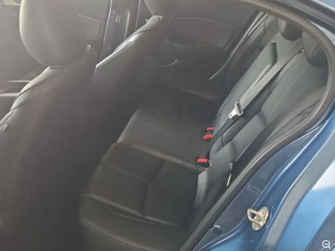 Used 2018 MAZDA MAZDA3 Touring FWD image 9