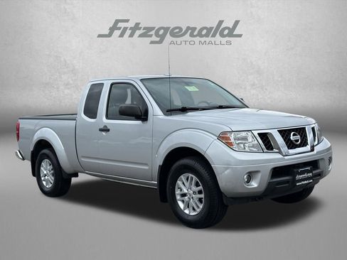 Used 2018 Nissan Frontier SV image 1