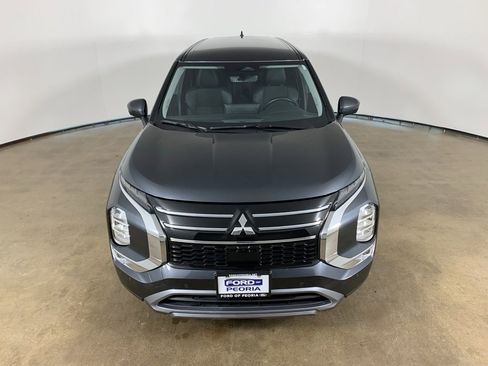 Used 2025 Mitsubishi Outlander SE image 4