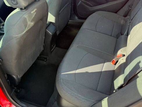 Used 2018 Chevrolet Cruze LT w/ Convenience Package FWD image 10