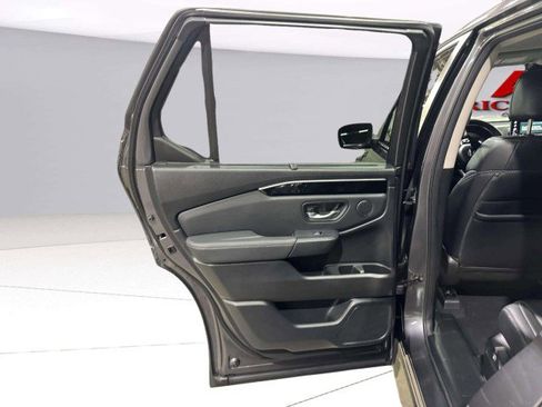 Used 2025 Honda Pilot EX-L image 37