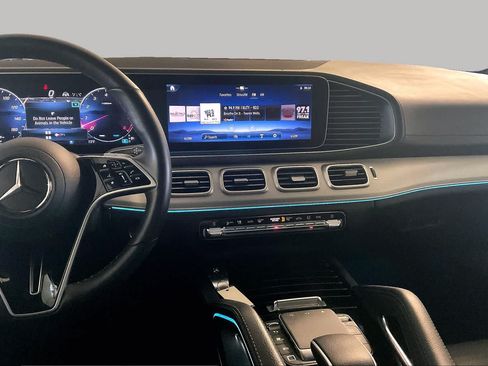 Used 2025 Mercedes-Benz GLS 450 4MATIC image 6