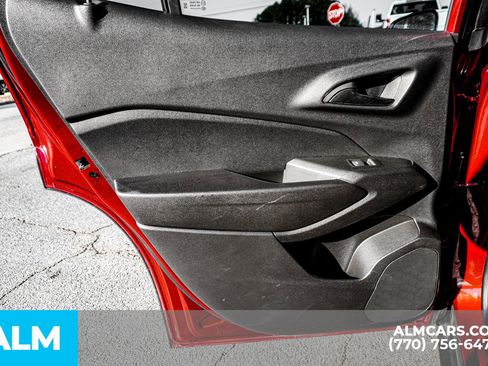 Used 2025 Chevrolet Trax LT w/ LT Convenience Package image 54