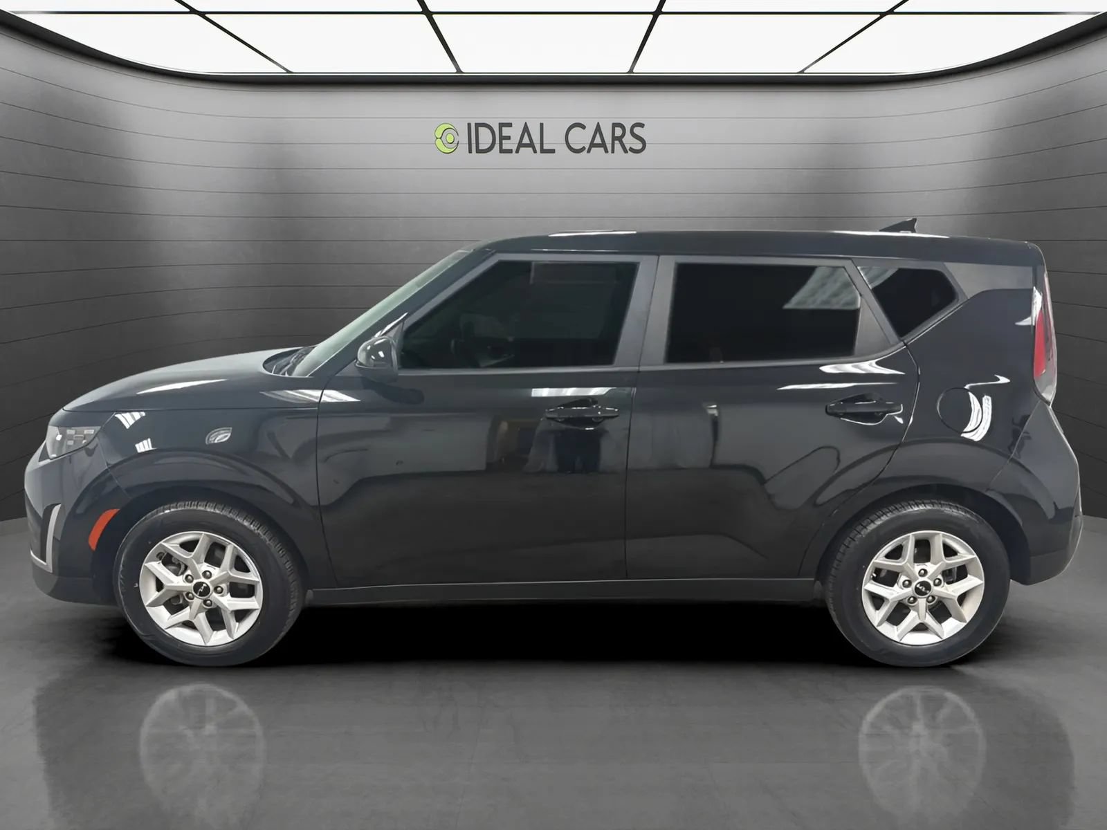 Used 2023 Kia Soul LX w/ LX Technology Package FWD image 9