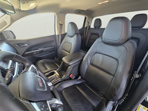 Used 2015 GMC Canyon SLT image 3