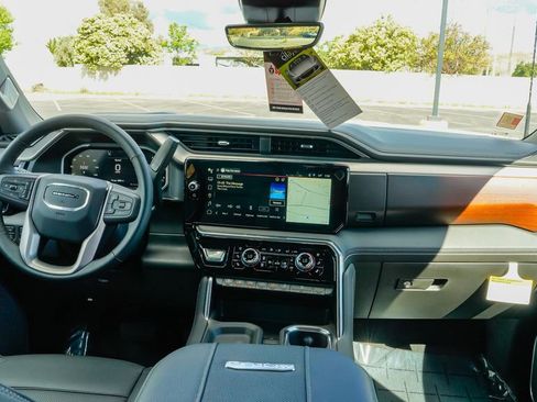 New 2026 GMC Sierra 2500 Denali w/ Denali Reserve Package image 12