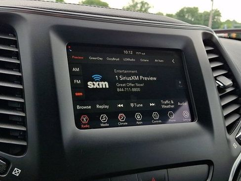 Used 2019 Jeep Cherokee Latitude Plus w/ Cold Weather Group AWD/4WD image 21