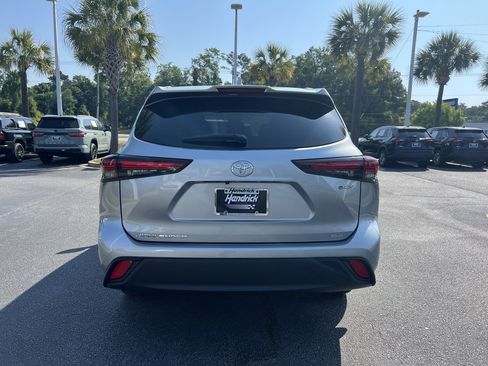 Used 2025 Toyota Highlander XLE AWD/4WD image 9