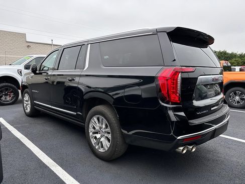 Used 2023 GMC Yukon XL Denali AWD/4WD image 3
