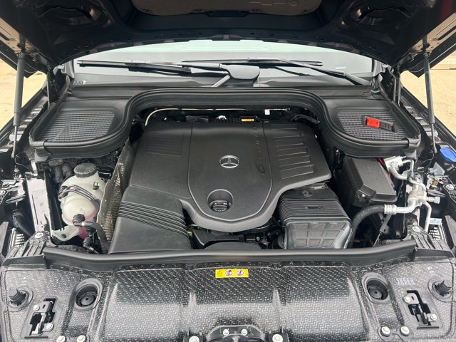 Used 2025 Mercedes-Benz GLS 450 4MATIC image 4