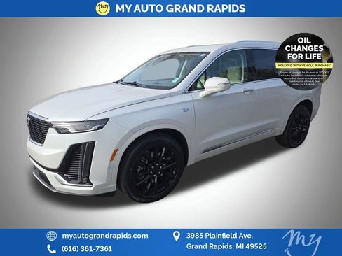 Used 2022 Cadillac XT6 Premium Luxury w/ Technology Package image 6