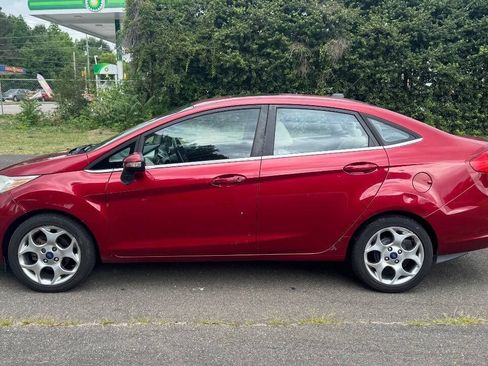 Used 2013 Ford Fiesta Titanium FWD image 5
