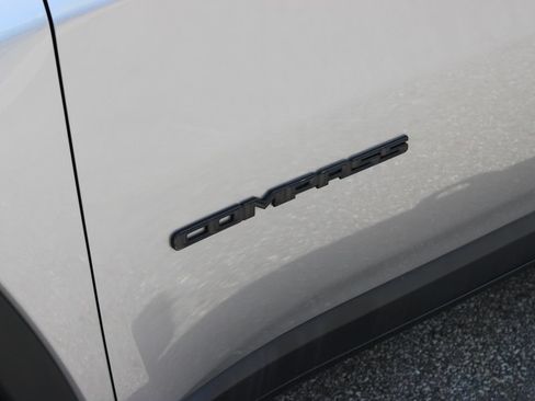 Used 2021 Jeep Compass Latitude w/ Sun and Sound Group AWD/4WD image 8
