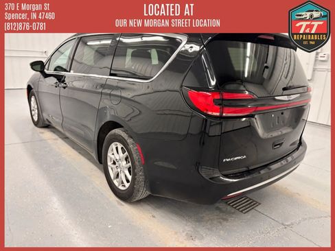 Used 2024 Chrysler Pacifica Touring-L FWD image 6