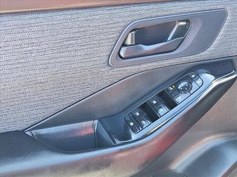 Used 2023 Nissan Rogue S FWD image 19
