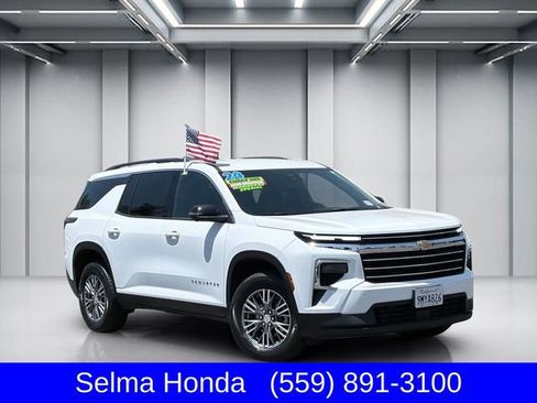 Used 2024 Chevrolet Traverse LT AWD/4WD image 1