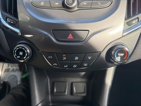 Used 2018 Chevrolet Cruze LT image 31