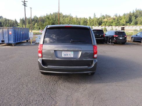 Used 2017 Dodge Grand Caravan SE FWD image 6